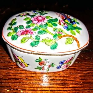 NEIMAN MARCUS PORCELAIN OVAL TRINKET BOX